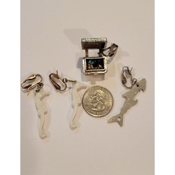 Rare Vintage Plastic Seahorse Treasure Chest Shark Ocean Theme Clip Earrings Lot - Picture 7 of 14